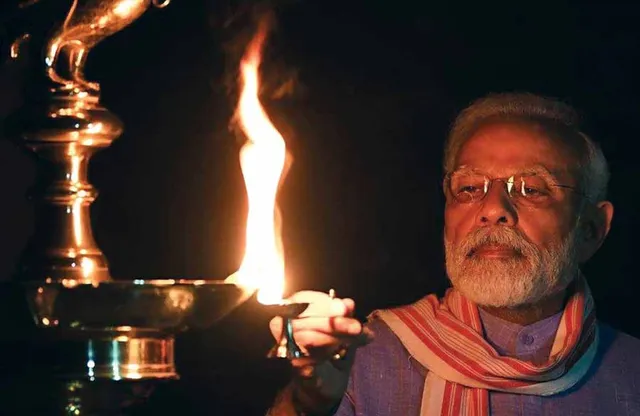 பட்டடாசு சத்தத்தில் தெறித்து ஓடிய வைரஸ்? -சர்வதேச மீம்ஸ்!