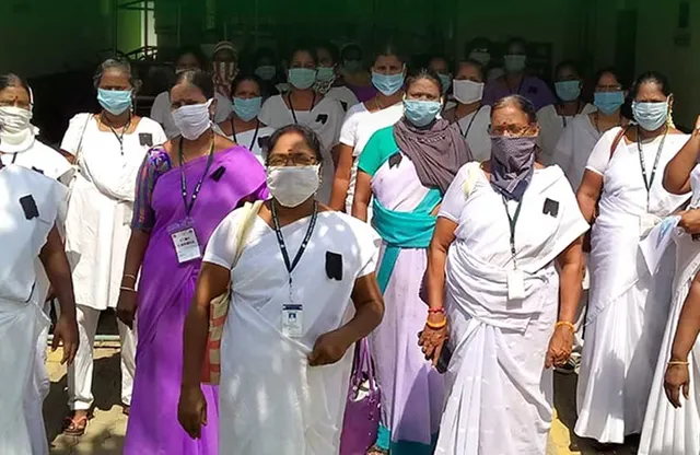 இருப்பதையும் பறிக்கும் அரசு! போராட்டத்தில் செவிலியர்கள்!