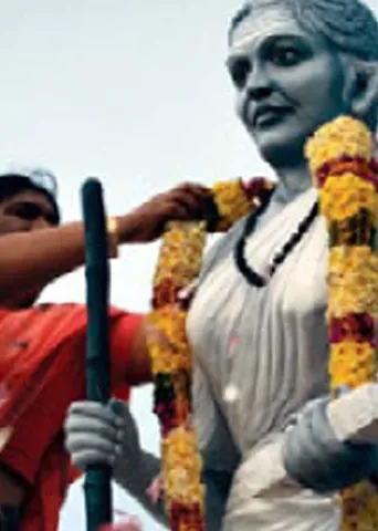 படைப்பின் ஆதிவேர் பெண்! -அமுதா