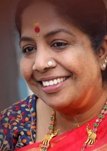உள்ளங்கை மழை ஆயுதக் கடை விரிக்கும் பெண்ணியத் தொடர்பு! ஆண்டாள் பிரியதர்ஷினி