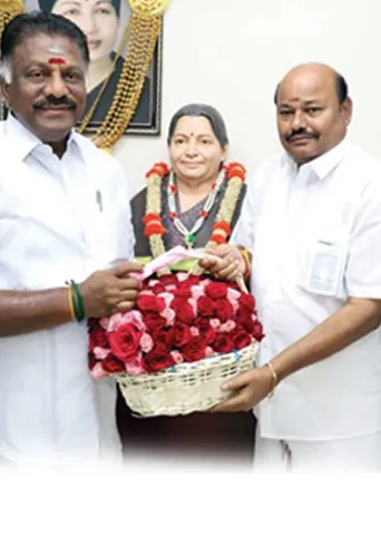 சின்னம்மா வெளில வரட்டும் கட்டம் கட்டவைத்த லூஸ்-டாக்!