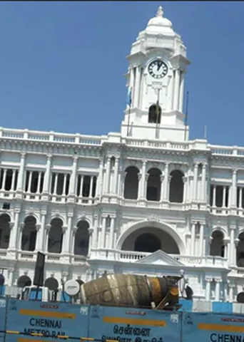 சிக்னல் அரசுப் பள்ளியை மீட்க ஆசிரியர்களின் முயற்சி!