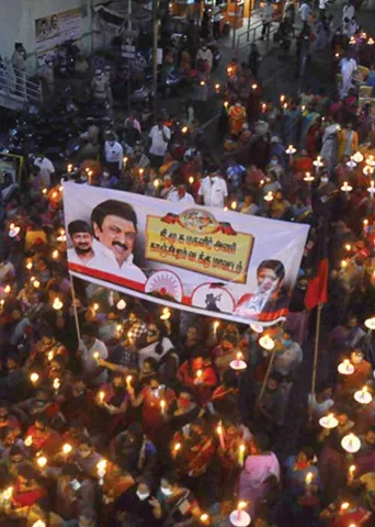 ஆயிரம் மெழுகுவர்த்தி ஓர் ஒளிவிளக்கு!