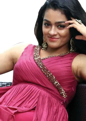 அதிரடி ஹீரோயினும் அசத்தல் ஹீரோயின்களும்!