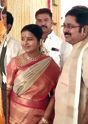 சிக்னல் கியர் போடும் போக்குவரத்து அமைச்சர்!