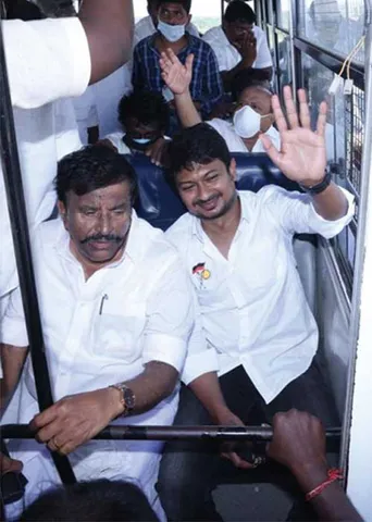 கைது- விடுதலை- கைது! உதயநிதிக்கு இமேஜ் கூட்டும் எடப்பாடி!