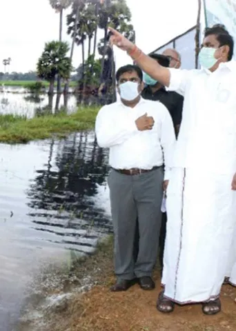 வந்தார்... சென்றார்...! வெள்ளத்தில் ஓட்டு வேட்டையாடிய எடப்பாடி!