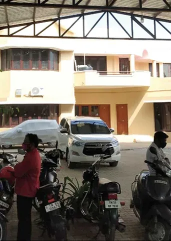 அதிரடி ரெய்டு! அ.தி.மு.க.வை உடைக்கும் பா.ஜ.க.!