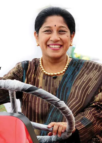 கொத்தடிûயாக்கும் டிராக்டர் தொழிற்சாலை! - போராட்டத்தில் குதித்த தொழிலாளர்கள்!