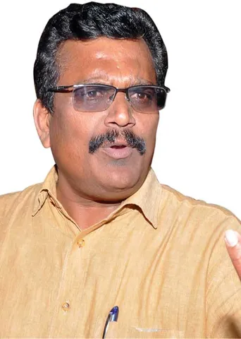 "2000 கோடி இருக்கு"" -தங்க தமிழ்ச்செல்வன் ""100 கோடி இருக்கு"" -ஓ.பி.எஸ்.ஆள்