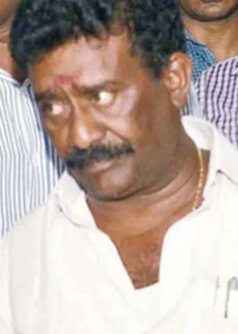 வாட்ஸ்-ஆப் ஸ்டேட்டஸில் அந்தரங்க போட்டோஸ்! அ.தி.மு.க. தொழிற்சங்க நிர்வாகி லீலை!