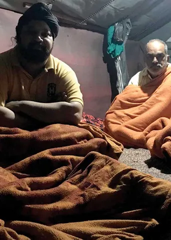 கொள்ளையனே வெளியேறு! -4 பாடி வீடு அமைத்து அனல் கக்கும் டிராக்டர்கள்!