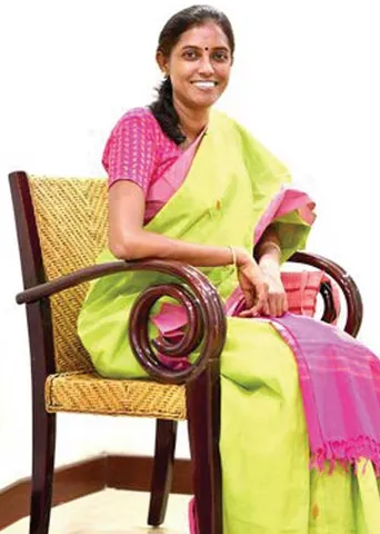 500 ரூபாய் தருகிறோம்... 6 மாதம் வாழ்ந்து காட்டுங்கள்! - மோடி அரசை தெறிக்கவிட்ட ஜோதிமணி!