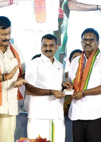 பா.ஜ.க.வில் பலம் காட்டிய கராத்தே!