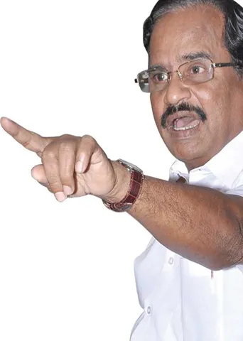 ரஜினியை சீண்டும் தமிழருவி! ரசிகர்கள் டென்ஷன்