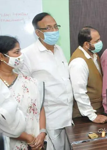 சிக்னல்!  காங்கிரஸின் கோவிட் உதவி மையம்!