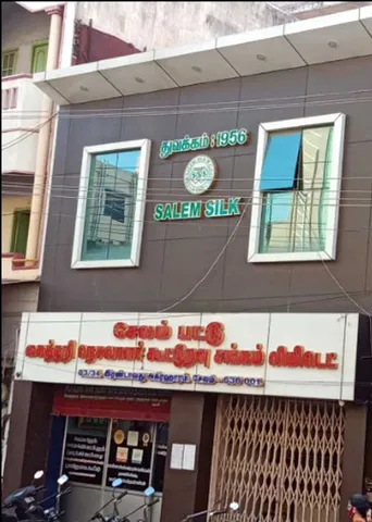 இதெல்லாம் இங்கே சகஜம்! கூட்டுறவு சங்கத்தில் சுருட்டல்! -தெனாவெட்டு நிர்வாகம்!