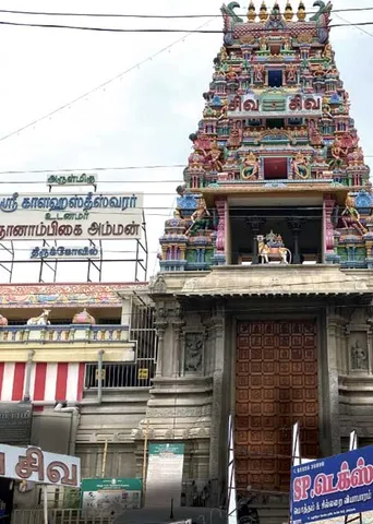 கோவிலின் புனிதத்தைக் கெடுக்கும் அதிகாரிகள்! அமைச்சரைஎதிர்பார்க்கும் பக்தர்கள்?