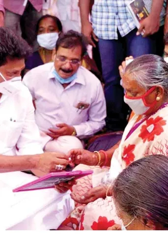 எம்.ஜி.ஆர். ஸ்டைலில் அன்பில் மகேஷ்!