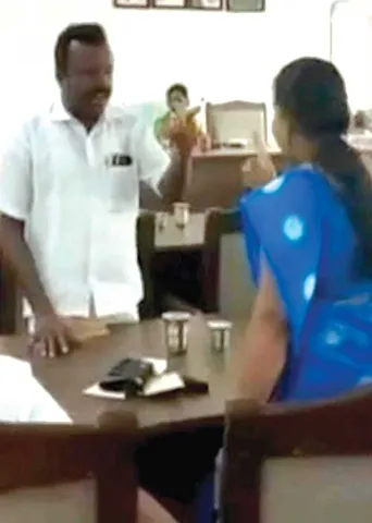 சிக்னல் அமைச்சர் வீட்டில் கிரிவலம்