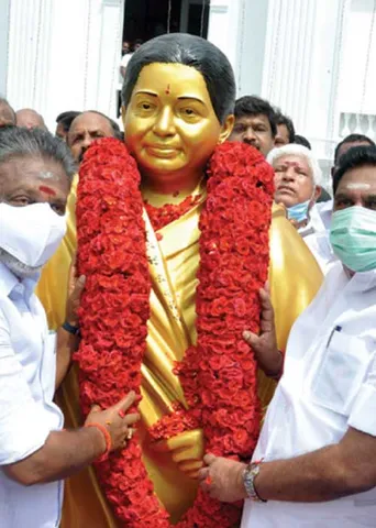 உற்சாகம் குறைந்த பொன்விழா! சோதனை காலத்தை கடக்குமா அ.தி.மு.க?