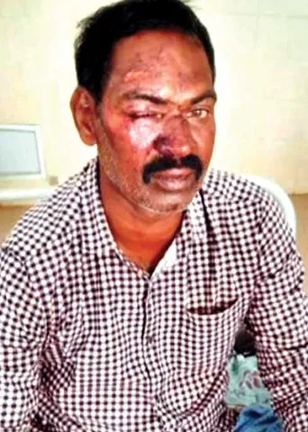 மணல் திருடர்களோடு மது விருந்து! வாக்கிடாக்கியை பறிகொடுத்த ஏட்டு!