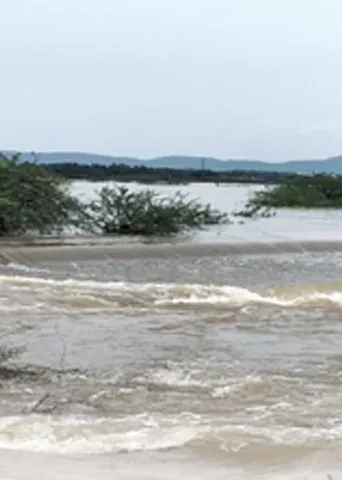 வெள்ளம் ஒரு பக்கம்! கொண்டாட்டம் மறுபக்கம்! -கோடி போகும்’ ஏரிகள்!