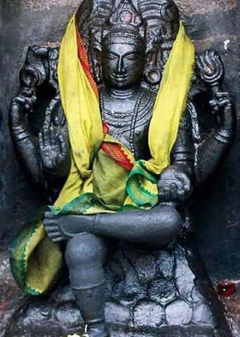கும்ப ராசிக்கு மாறும் குருப் பெயர்ச்சிப் பலன்கள் 2021-2022