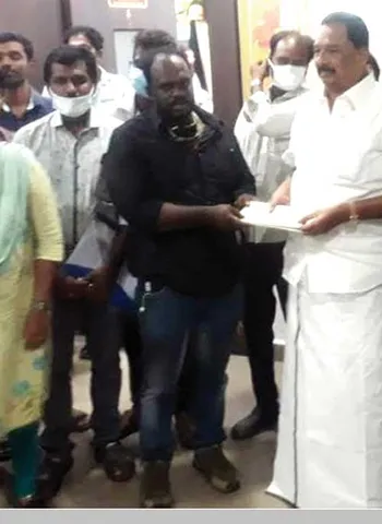 ஆடு - மாடு உயிர் என்றால் இளப்பமா? தனிநபருக்காக திருத்தப்பட்ட விதிமுறை! -போராடும் கால்நடை மருத்துவர்கள்!