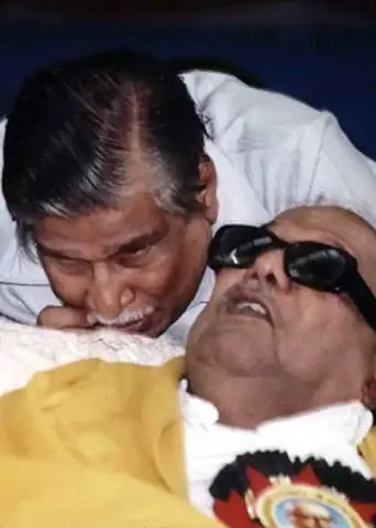 கலைஞரின் கால்முளைத்த நிழல்...!