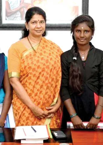 அந்த மாணவி வரவில்லையா? - நெகிழவைத்த கனிமொழி!