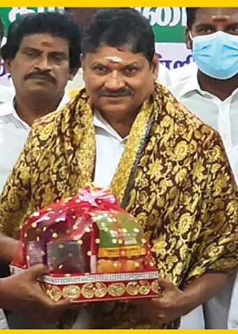 இந்தா பிடி பதவி! கடலூர் அ.தி.மு.க. தாராளம்!
