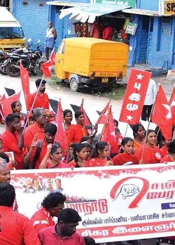 மதுரையை உலுக்கிய செஞ்சட்டை பேரணி!