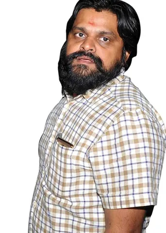 பூங்குன்றனை வளைத்த ஓ.பி.எஸ்! எடப்பாடிக்கு புதுக்குடைச்சல்!
