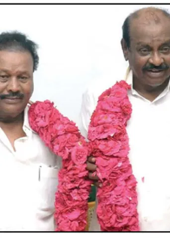ஒரு கொடியில் பூத்த இரு மலர்கள்! உற்சாகத்தில் ர.ர.க்கள்!