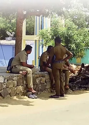 FOLLOW UP குழந்தைகளிடம் தீண்டாமை! குற்றவாளிகள் ஊருக்குள் நுழைய தடை!