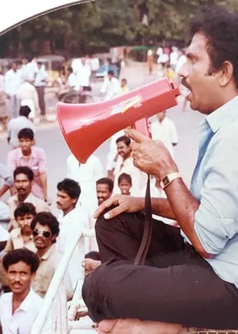 கருப்பு + சிவப்பு = புரட்சி! -திரைப்பட இயக்குநர் - வசனகர்த்தா லியாகத் அலிகான்  (7)