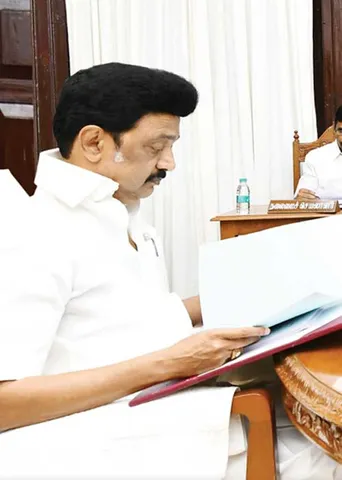 அமைச்சர்களுடன் அதிகாரிகள் மாற்றம்! கோட்டையில் புயல்!