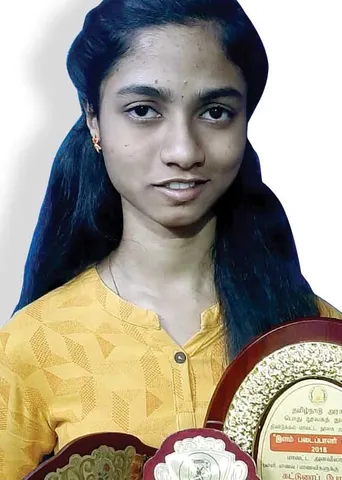 600க்கு 600! வரலாறு படைத்த தச்சு தொழிலாளியின் மகள்!