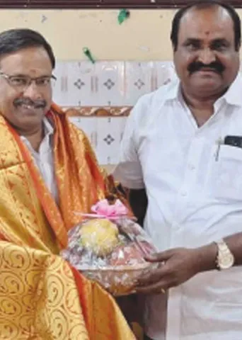 கட்சி மாறும் தொண்டர்கள்! கமிஷன் பண சர்ச்சை! -கொதிக்கும் வேலூர் உ.பி.க்கள்!