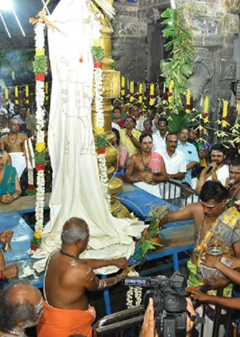 விண்ணைத்தாண்டிய பக்தர்களின் கோஷம்!