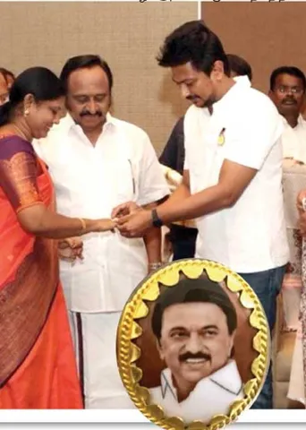 உதயநிதி அணிவித்த கணையாழி! உற்சாகத்தில் உ.பி.க்கள்!