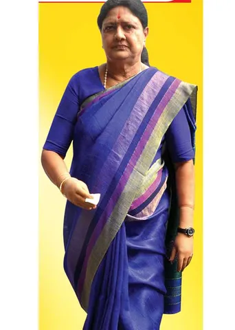 சொத்துக்களை விற்று... சசி அரசியல் ஆயுதம்!