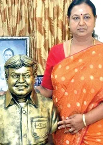 கருப்பு + சிவப்பு = புரட்சி! -திரைப்பட இயக்குநர் -வசனகர்த்தா லியாகத் அலிகான் (106)