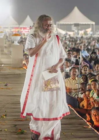 ஜக்கிக்கு எதிராக கோவையில் கம்பு சுழற்றிய ஸ்ரீஸ்ரீ ரவிசங்கர்!