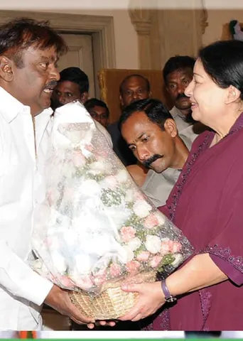 கருப்பு + சிவப்பு = புரட்சி! -திரைப்பட இயக்குநர் -வசனகர்த்தா லியாகத் அலிகான்  (112)