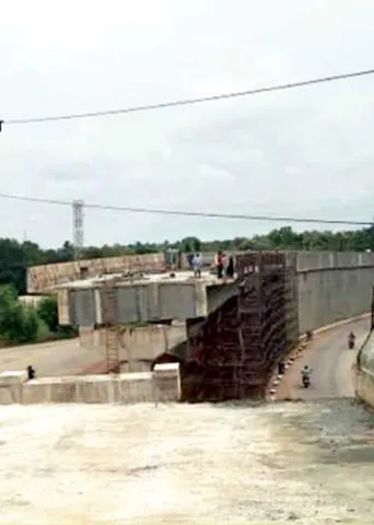 தேசிய நெடுஞ்சாலைப் பணிகள் தாமதம்! சிரமத்தில் பொதுமக்கள்!