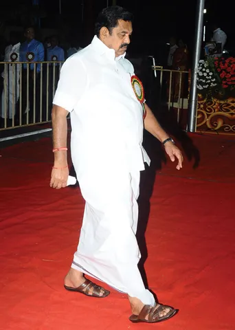 அ.தி.மு.க.வில் அதிரடி மாற்றம்! எடப்பாடி தலை தப்புமா?