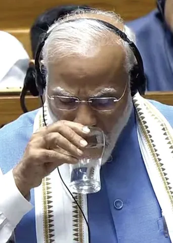 மோடியை தெறிக்கவிட்ட ராகுல்!