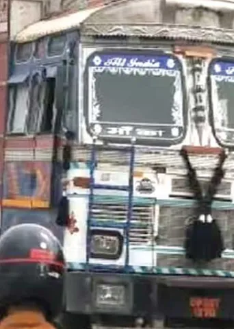 வசூல் வேட்டை! கூண்டோடு சிக்கிய உ.பி. போலீஸ்!
